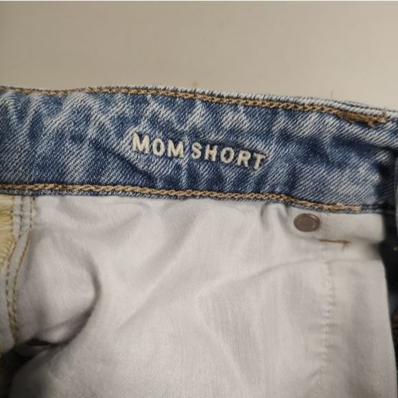 Ladies size 6 American Eagle super distressed mom jean shorts - Picture 7 of 9